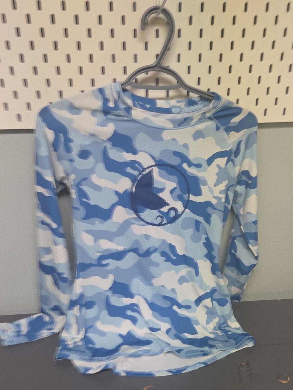 Reel Legends Women’s Blue Camo Long-Sleeve Rashguard